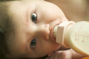В кале у новорожденного слизь: причины и лечение